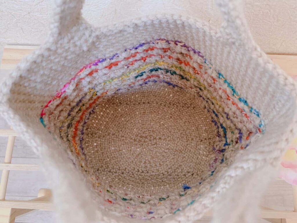 ミルフィム7色の余り糸で編んだバッグ