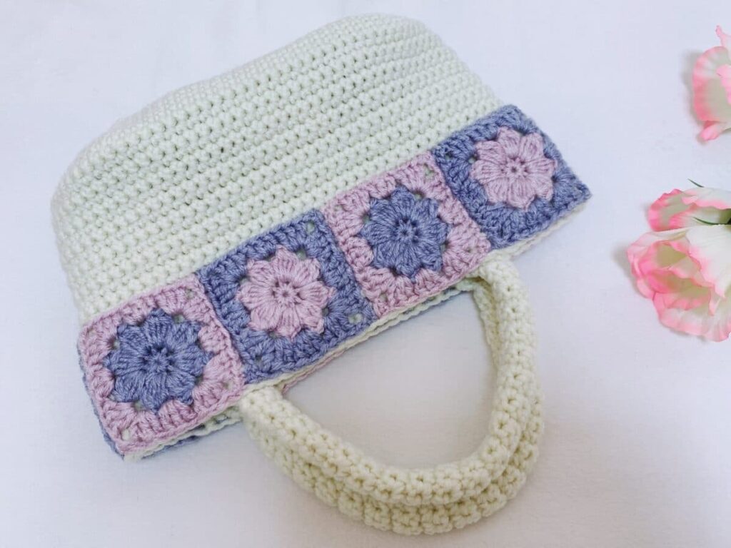お花モチーフの編みつけ春バッグ