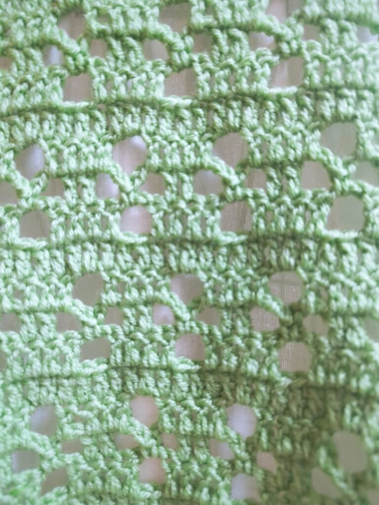 クローバー模様の春カーディガン かぎ針編み